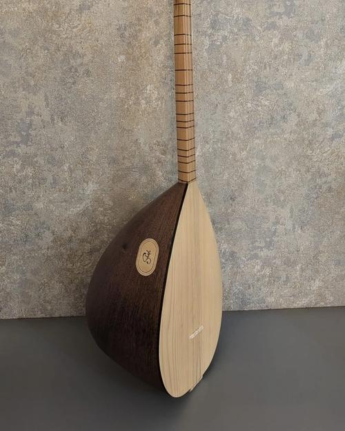 Short-Neck Mulberry Bağlama