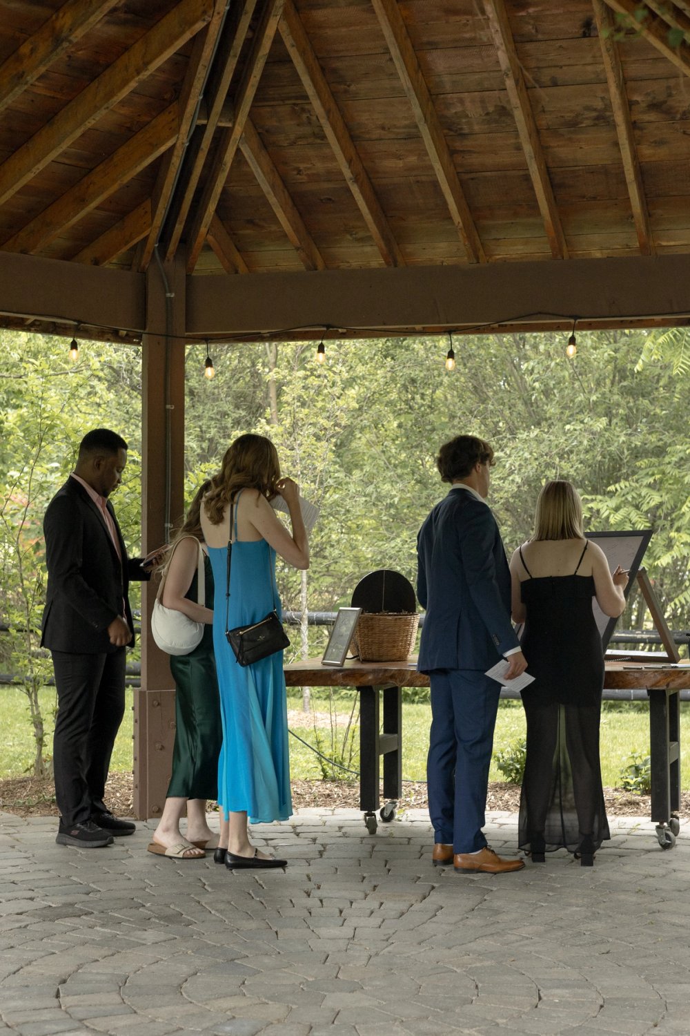 Guests arriving early for Niagara-on-the-Lake wedding ceremony