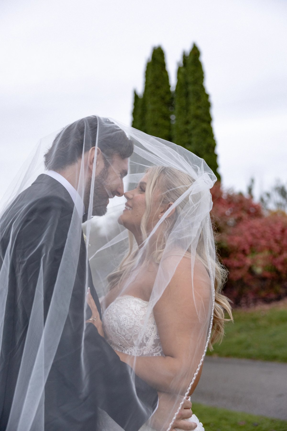 Barrie Country Club wedding intimate sunset photos with veil