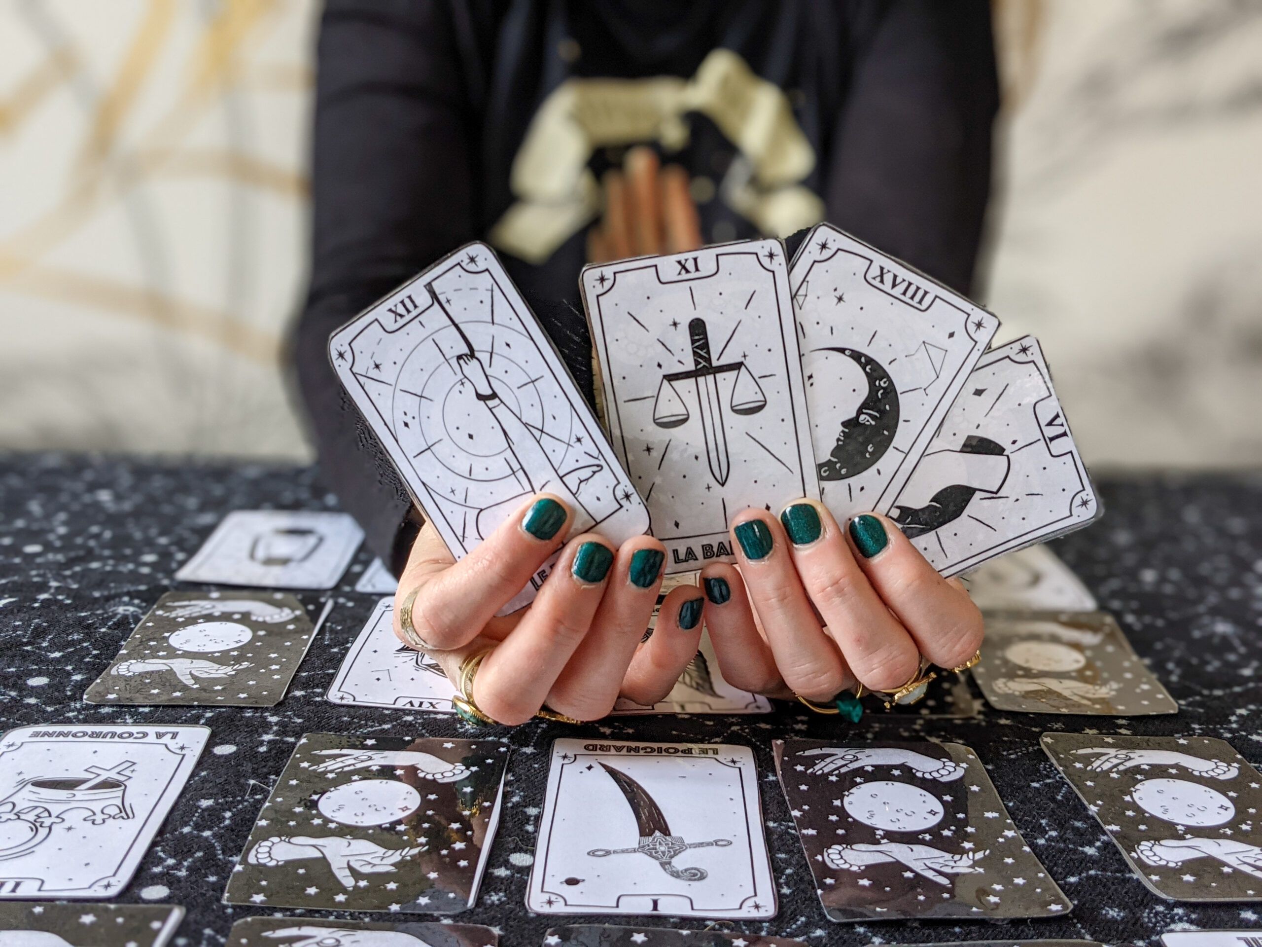 Image principale de l'article : Découvrir la Cartomancie : L'Art de la Voyance par les Cartes - Blog Cart'O Voyance