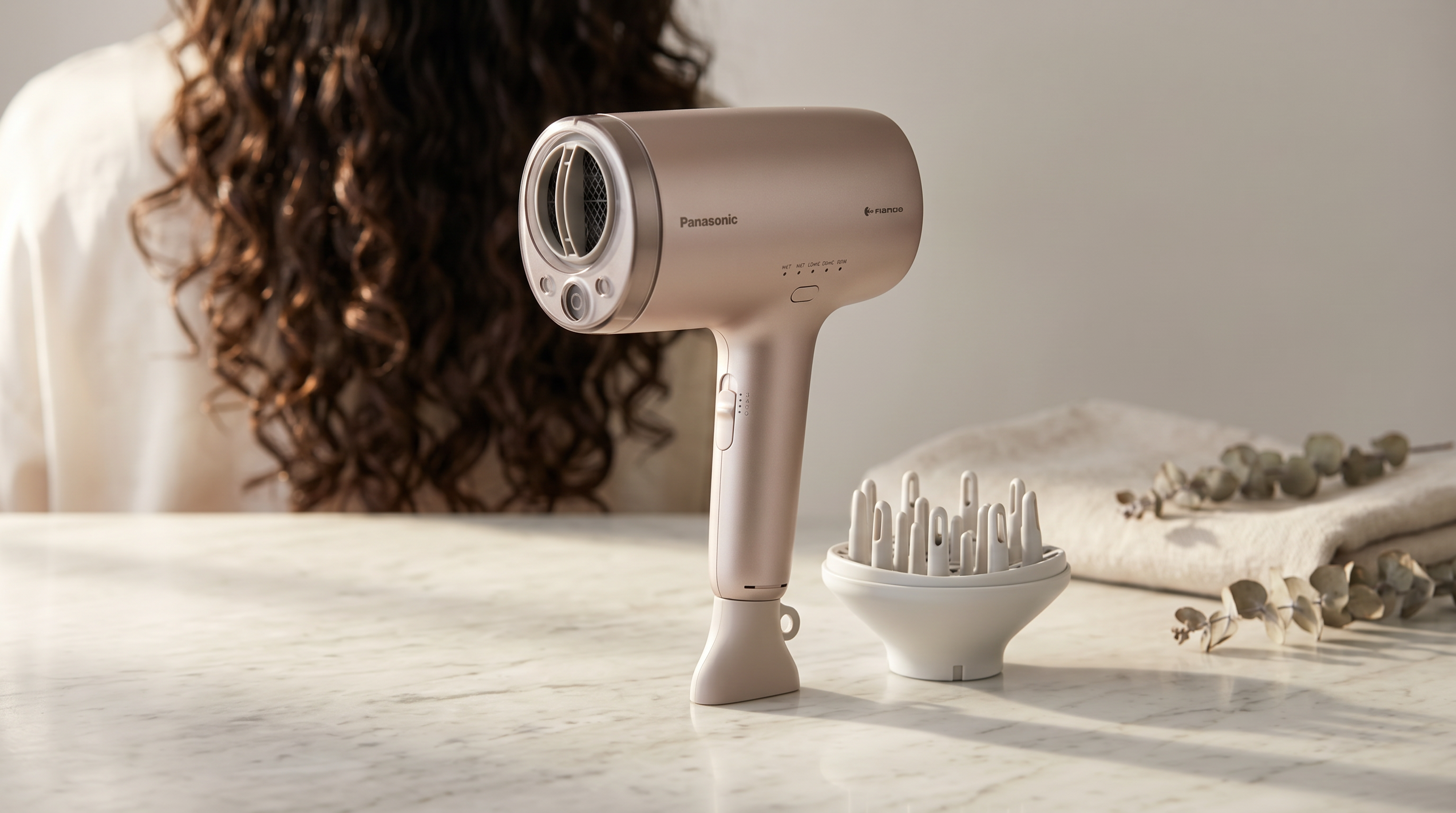 Föhn für lockiges Haar: welcher Diffusor wirklich Curls definiert (statt sie zu zerstören)?