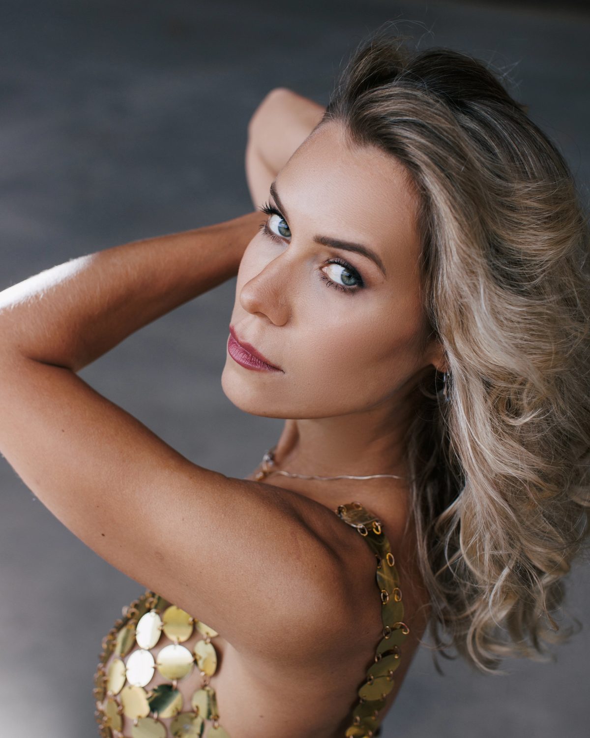 Marina Caró cantando en formato solista