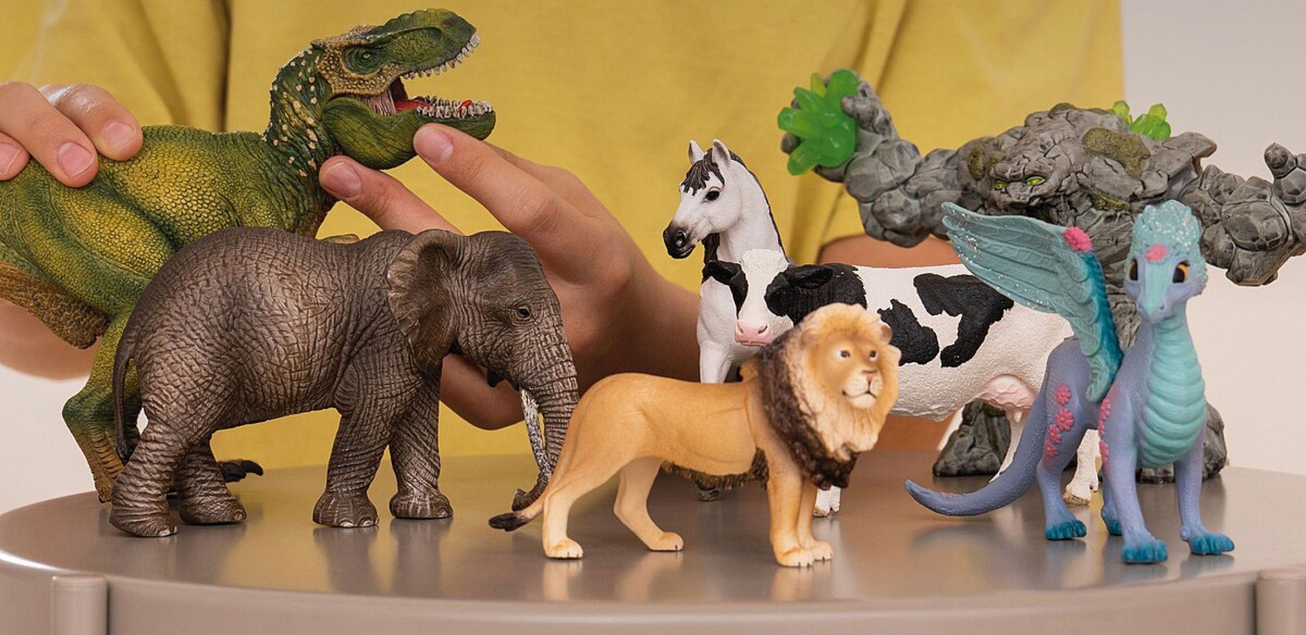 Decorative editorial element for Schleich