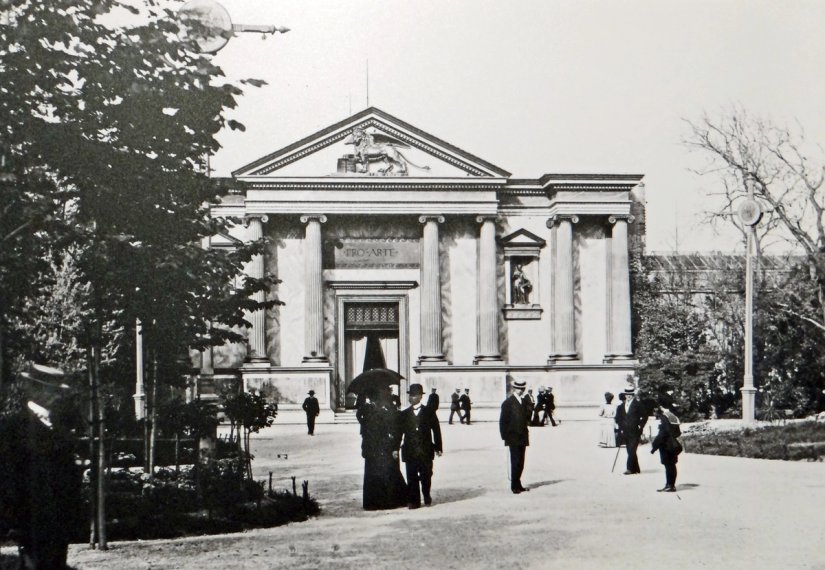 Edición inaugural de la Bienal de Venecia