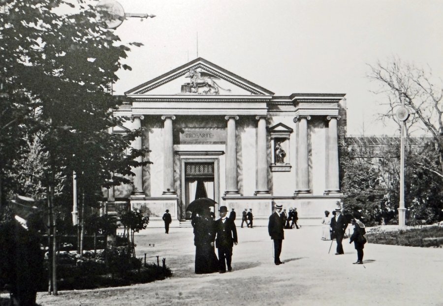 Edición inaugural de la Bienal de Venecia