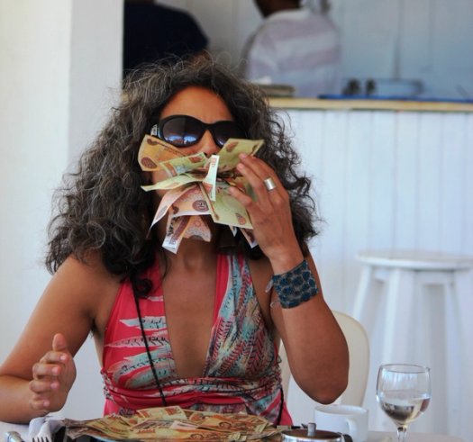 Eli Neira «En el arte se vive en una burbuja entre pares»