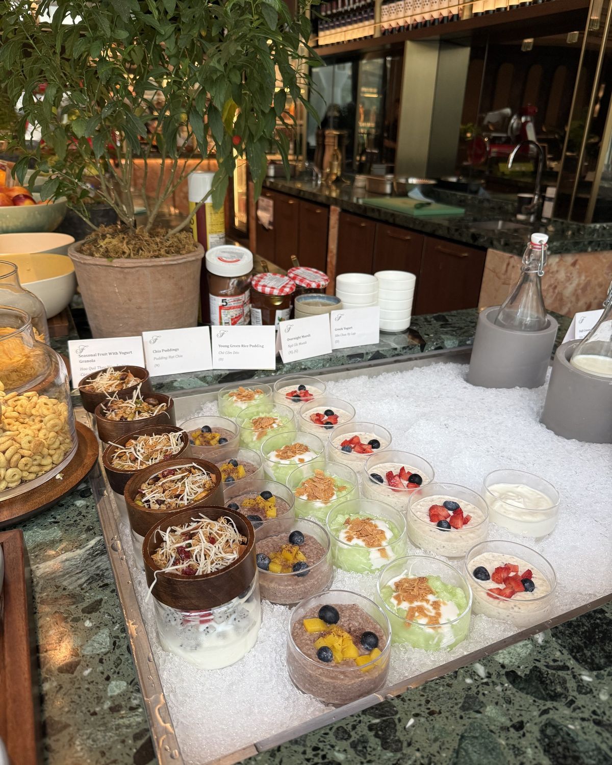 Hot breakfast dishes