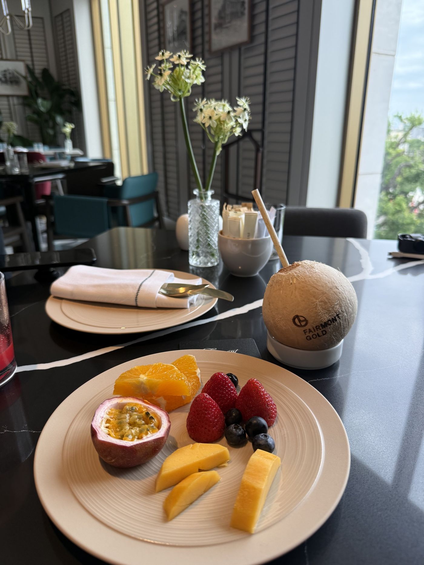 The light-filled Fairmont Gold Lounge