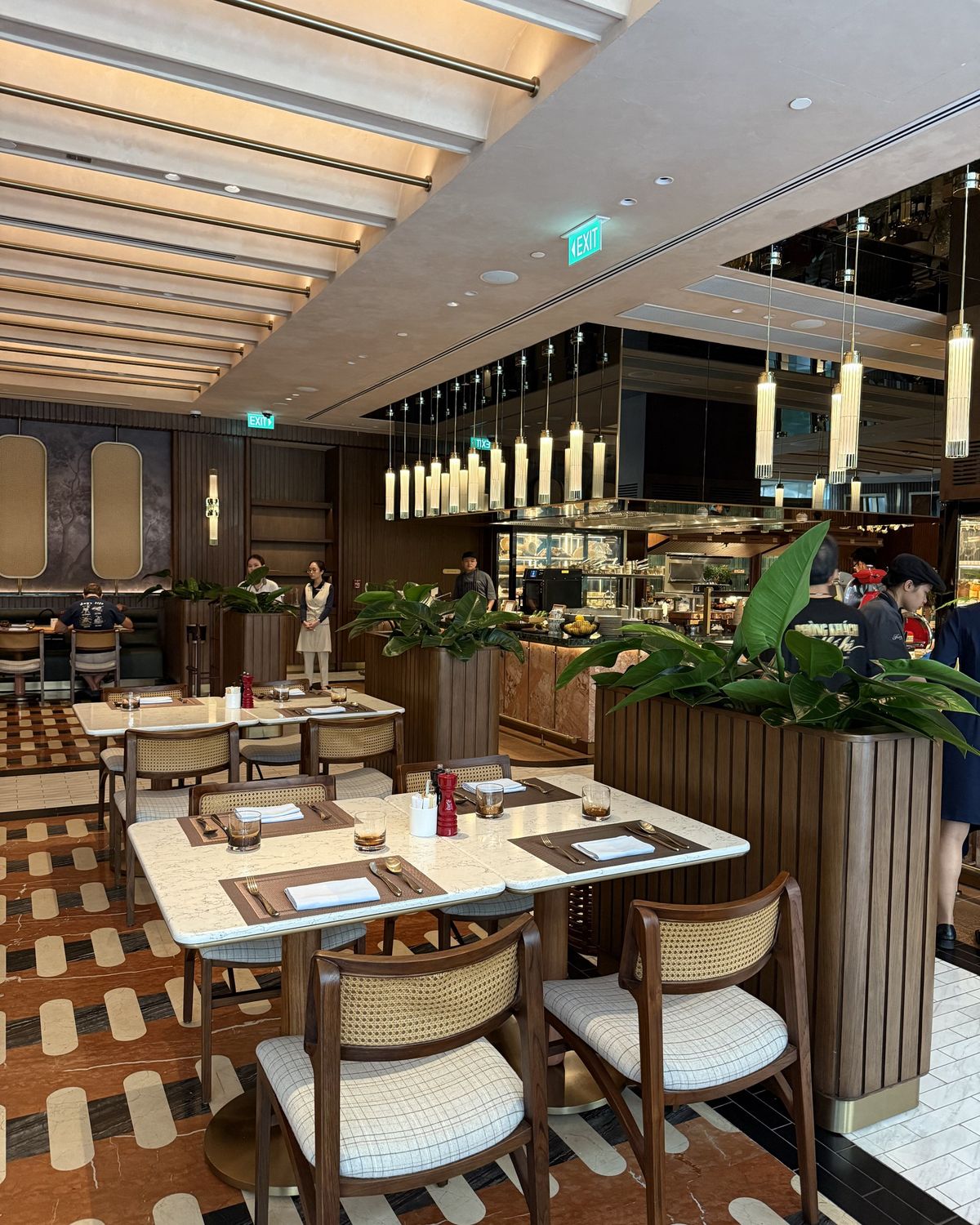 The breakfast buffet counter
