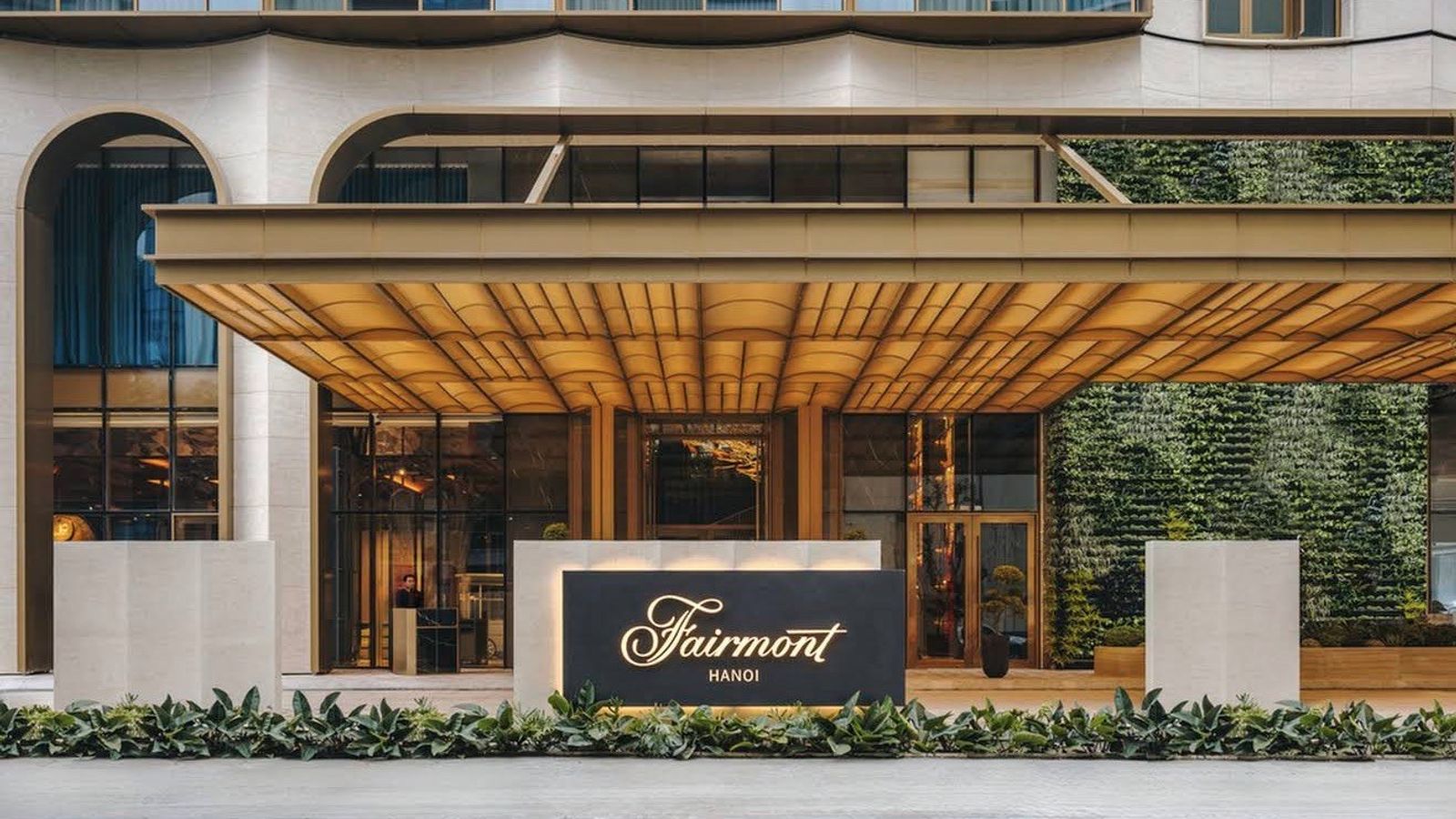 Mặt tiền khách sạn Fairmont Hanoi