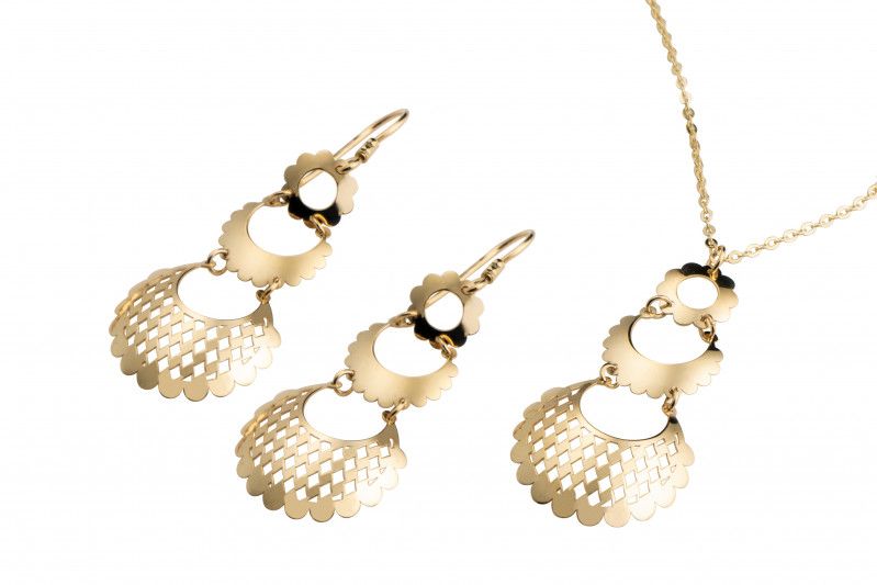 coppia di orecchini e collana chini