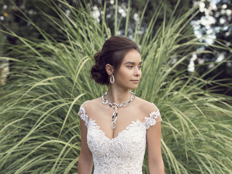 modella con collana e orecchini giordana castellan