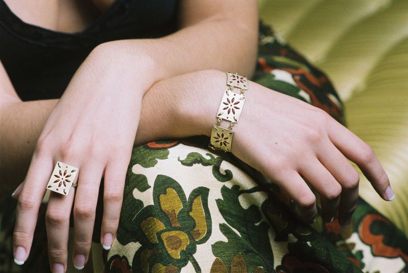 modella bracciale e anello giuliana di franco