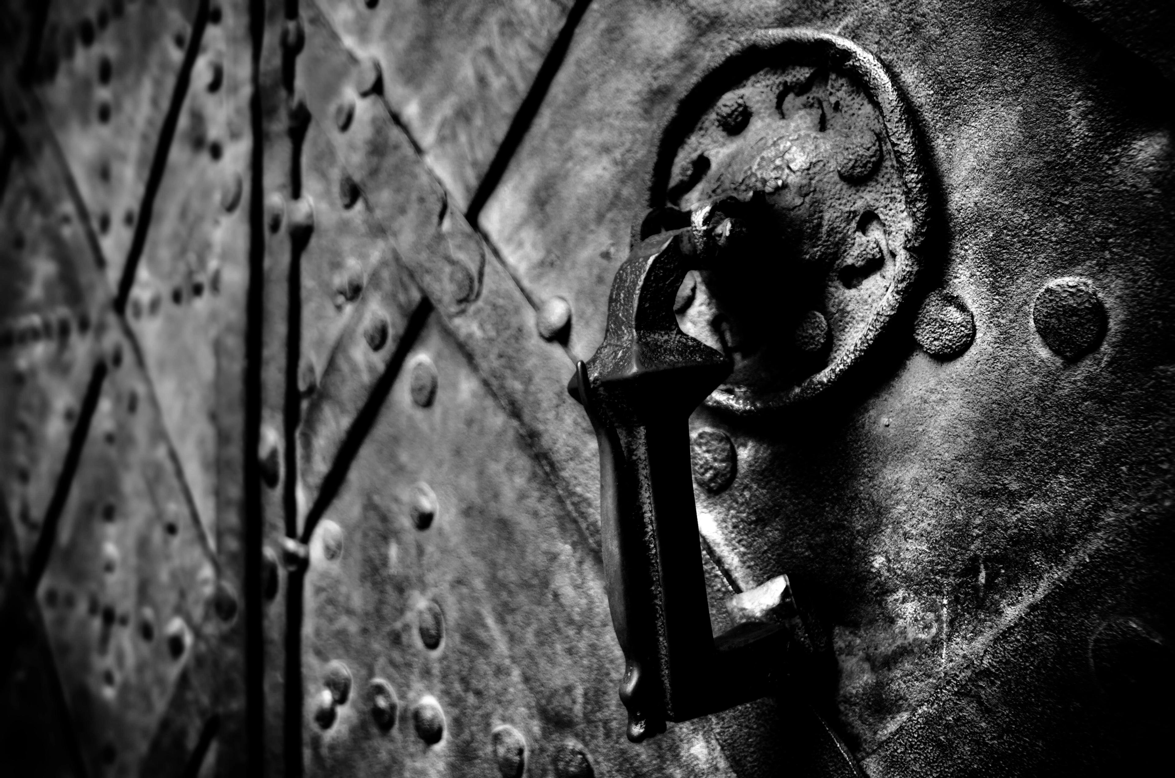 door knocker