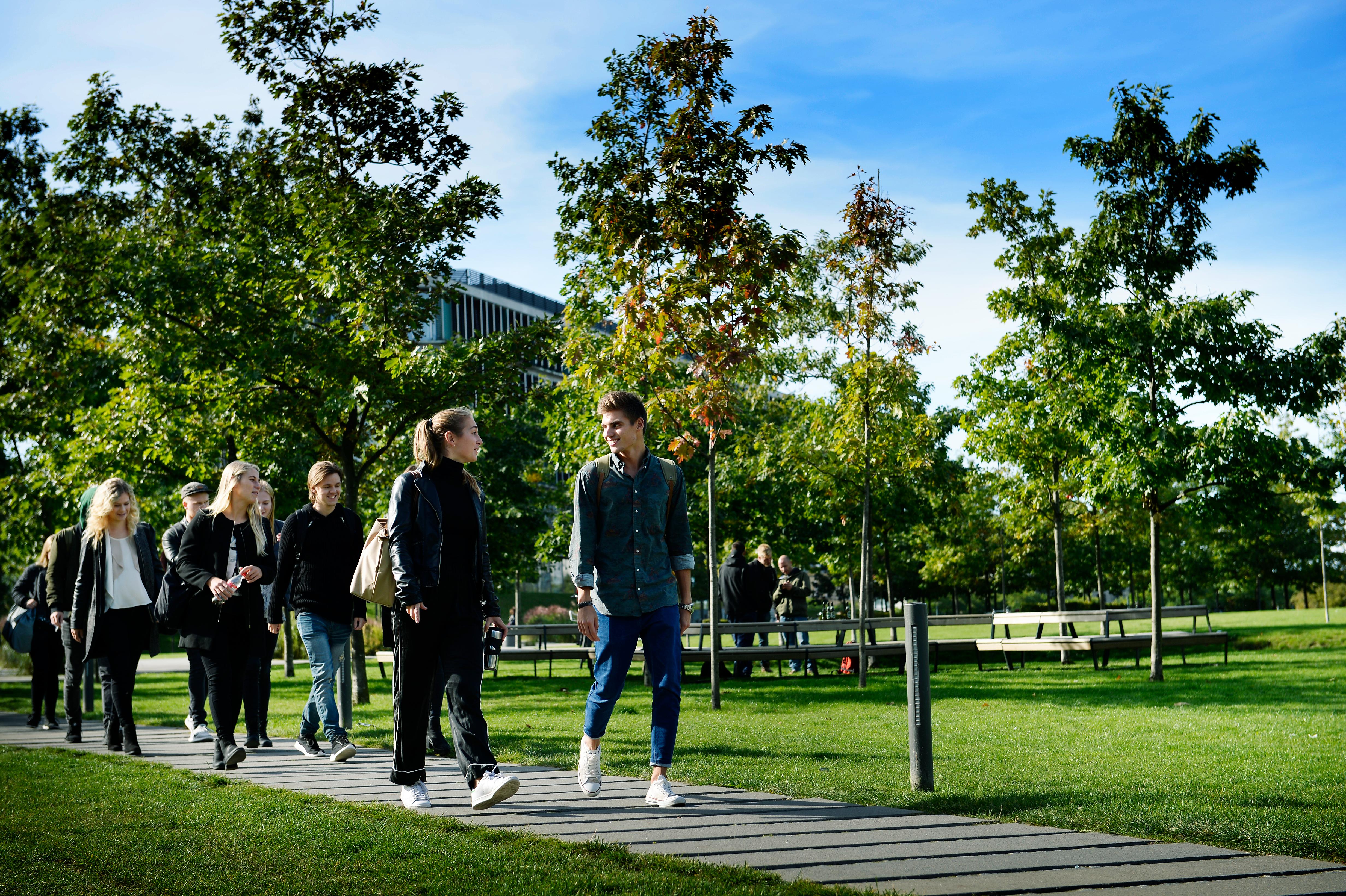 studenter som går på cbs - Photo: Jakob Boserup/CBS 