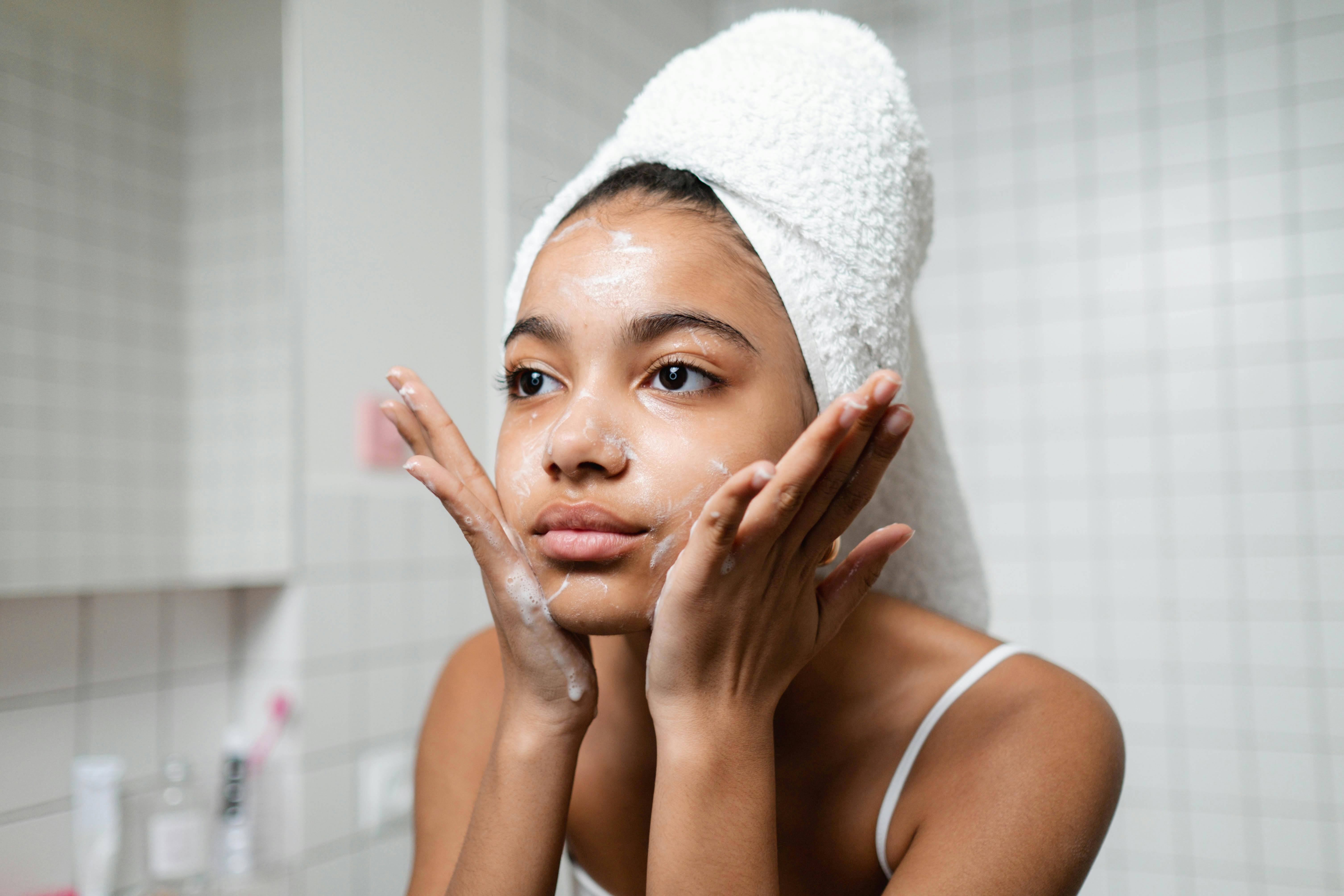 girl-face-wash