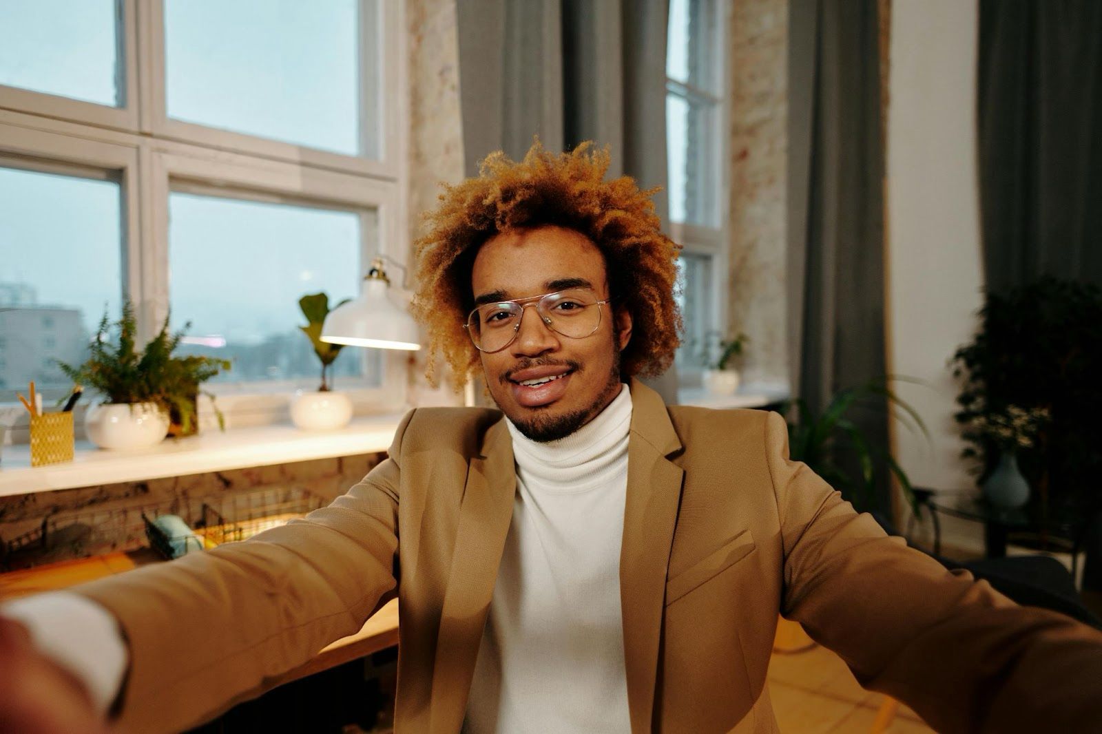 How to Take Your Own Professional Headshot at Home? The Ultimate Guide