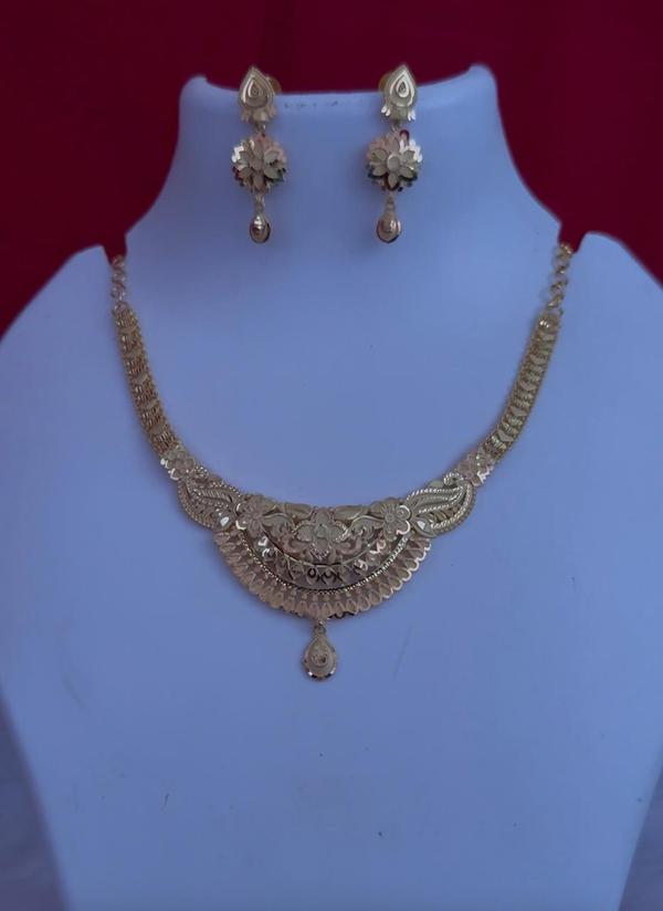 Aavira Floral Grace Necklace Set