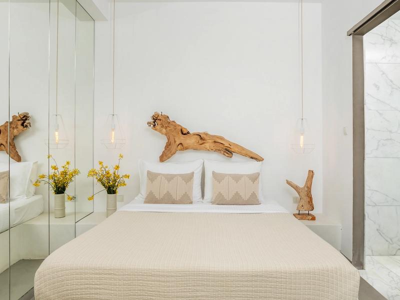 Deluxe Double Room with Side Sea View