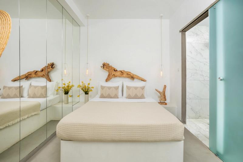 Deluxe Double Room with Side Sea View — photo 1