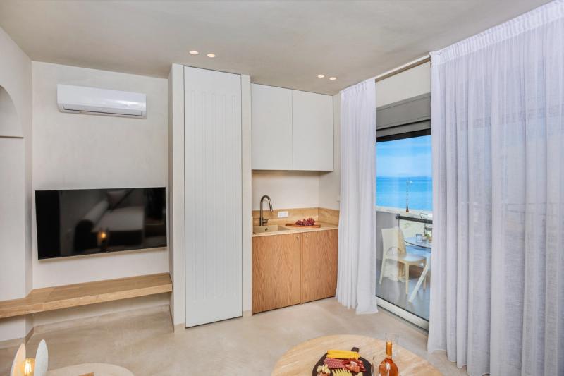 Superior Family Room Side Sea View — photo 3
