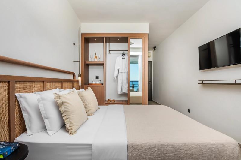 Deluxe Double Room with Sea View — photo 3