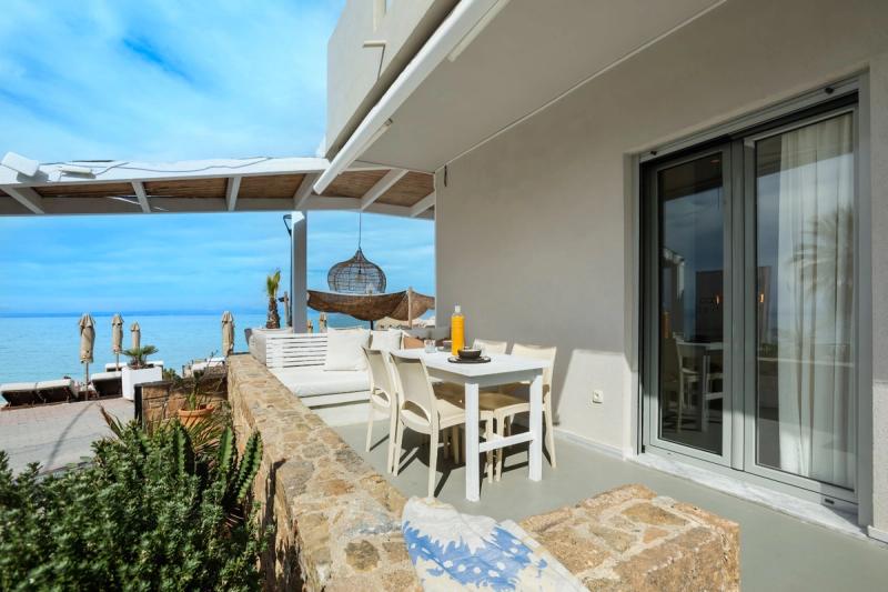 Deluxe Double Room with Side Sea View — photo 4