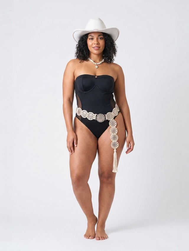 Modelo DEMAK luciendo Hoony, colección Savage