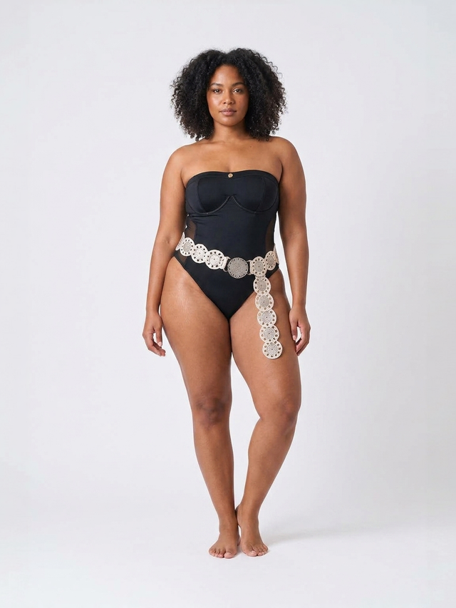 Modelo DEMAK luciendo Hoony, colección Savage