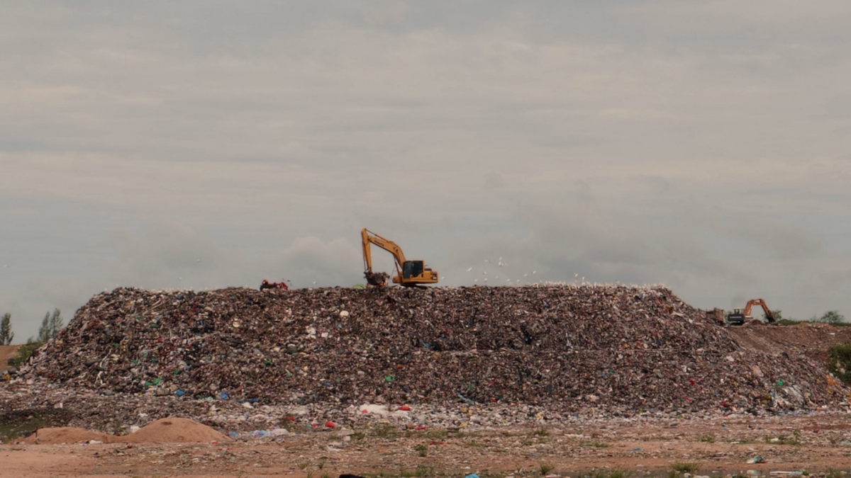 essay on trash on the mountain