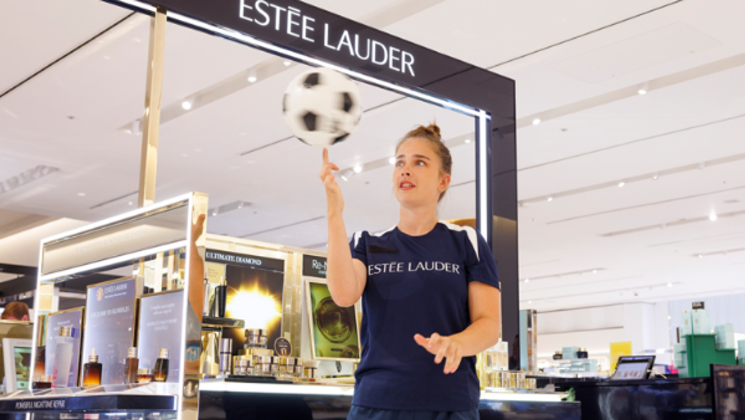 Estée Lauder x Manchester United: a winning brand activation 