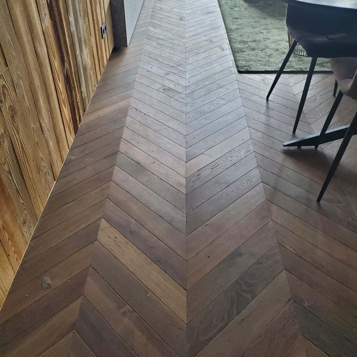 Parquet point de Hongrie posé sur chantier