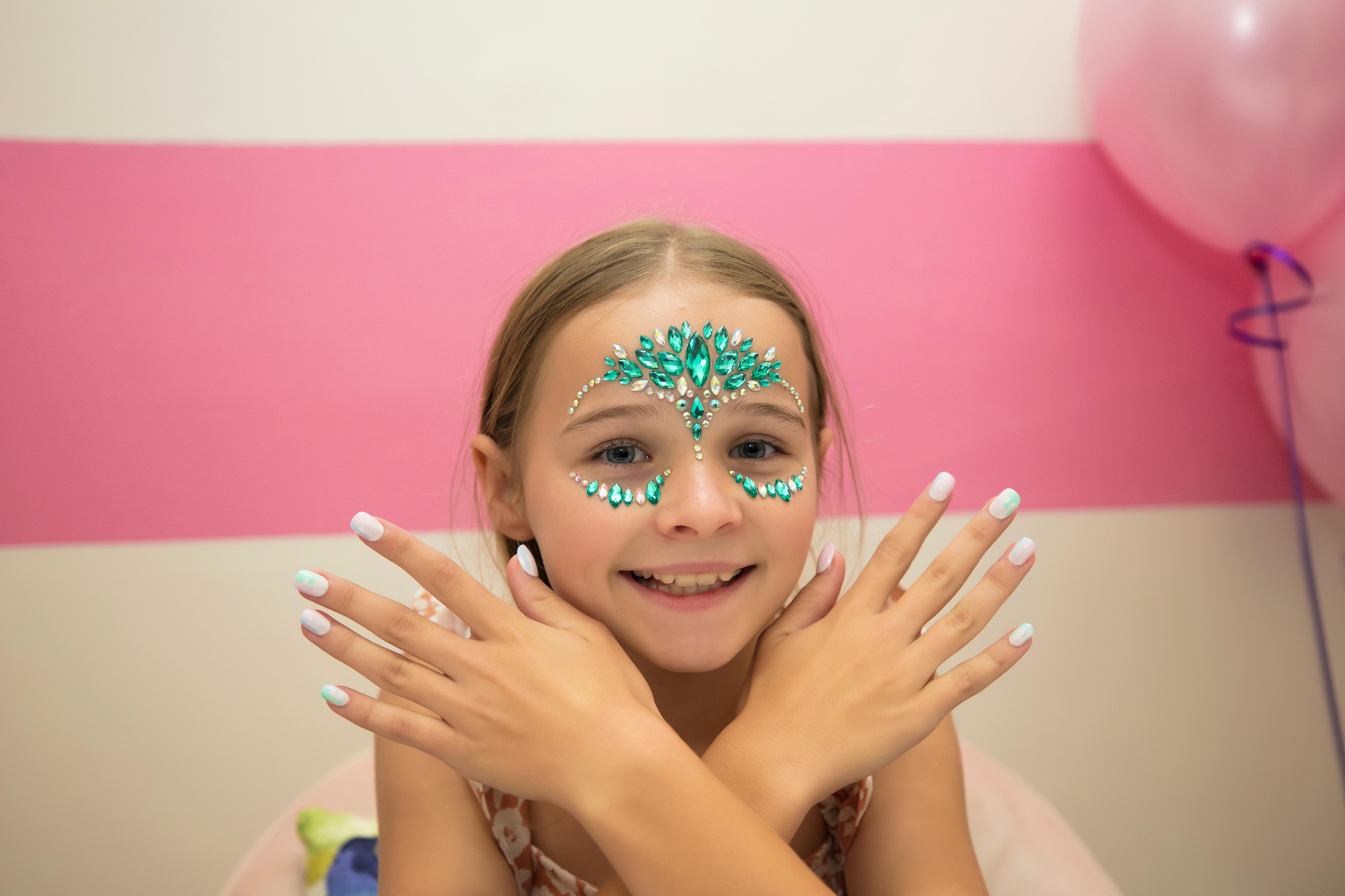 Glam Pack - Face Jewels & Stick on Nails - Paradise Resort Gold coast  Reservations