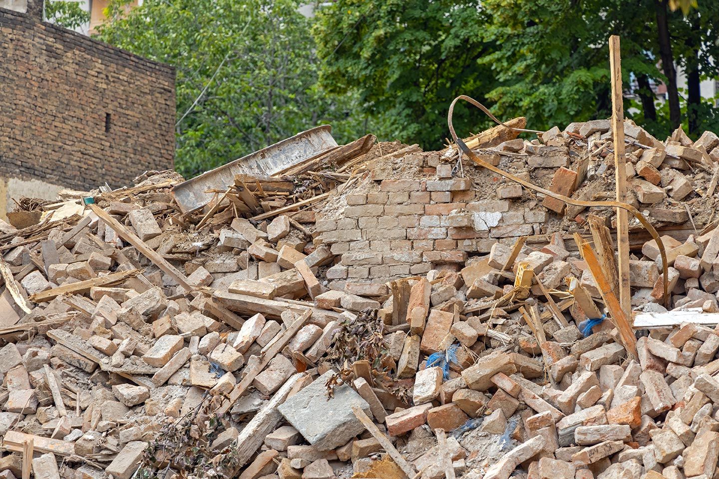 Maher Removal & Disposal offers commercial demolition & construction site cleanup services.