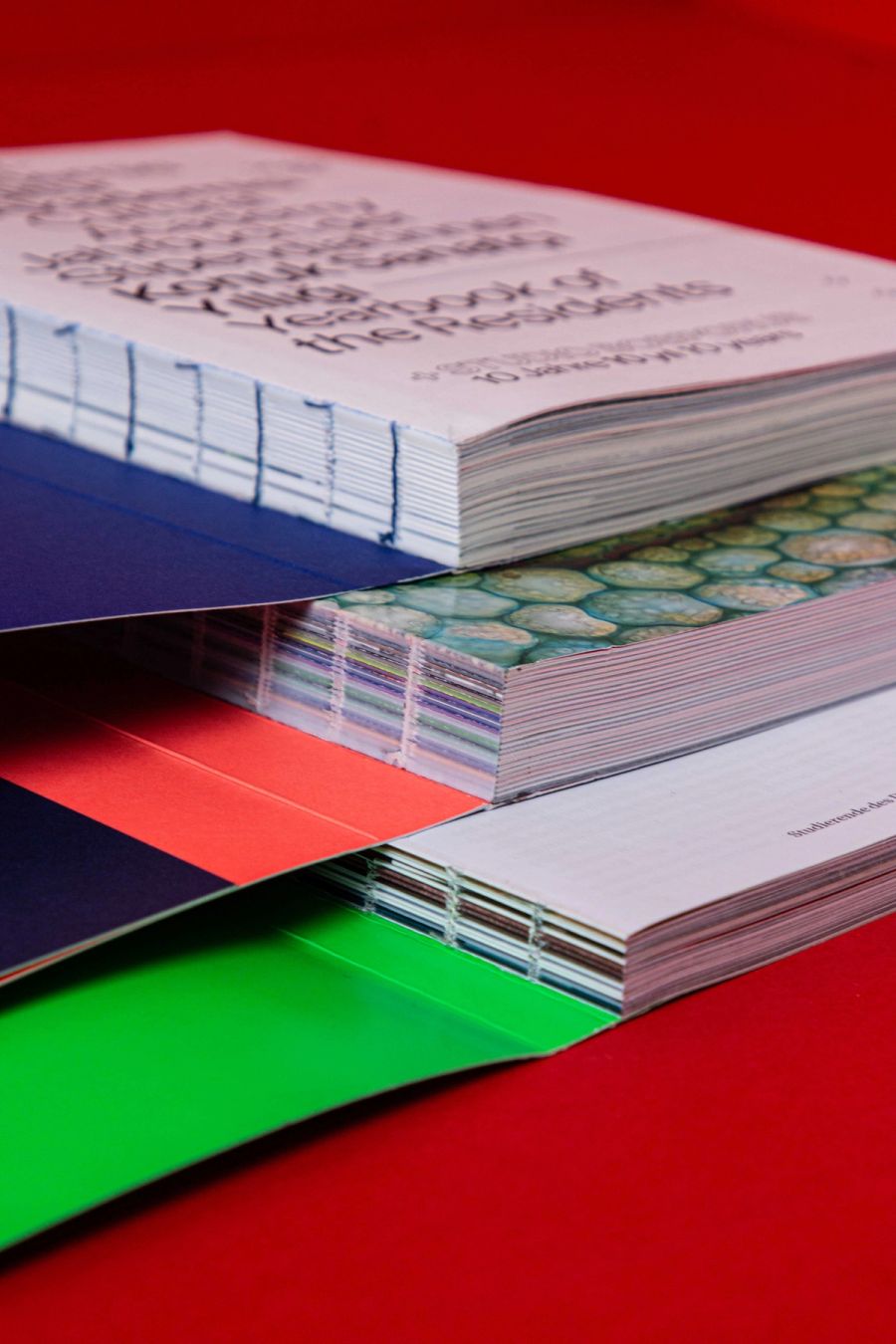 Schweizer Broschuren mit offener Fadenheftung