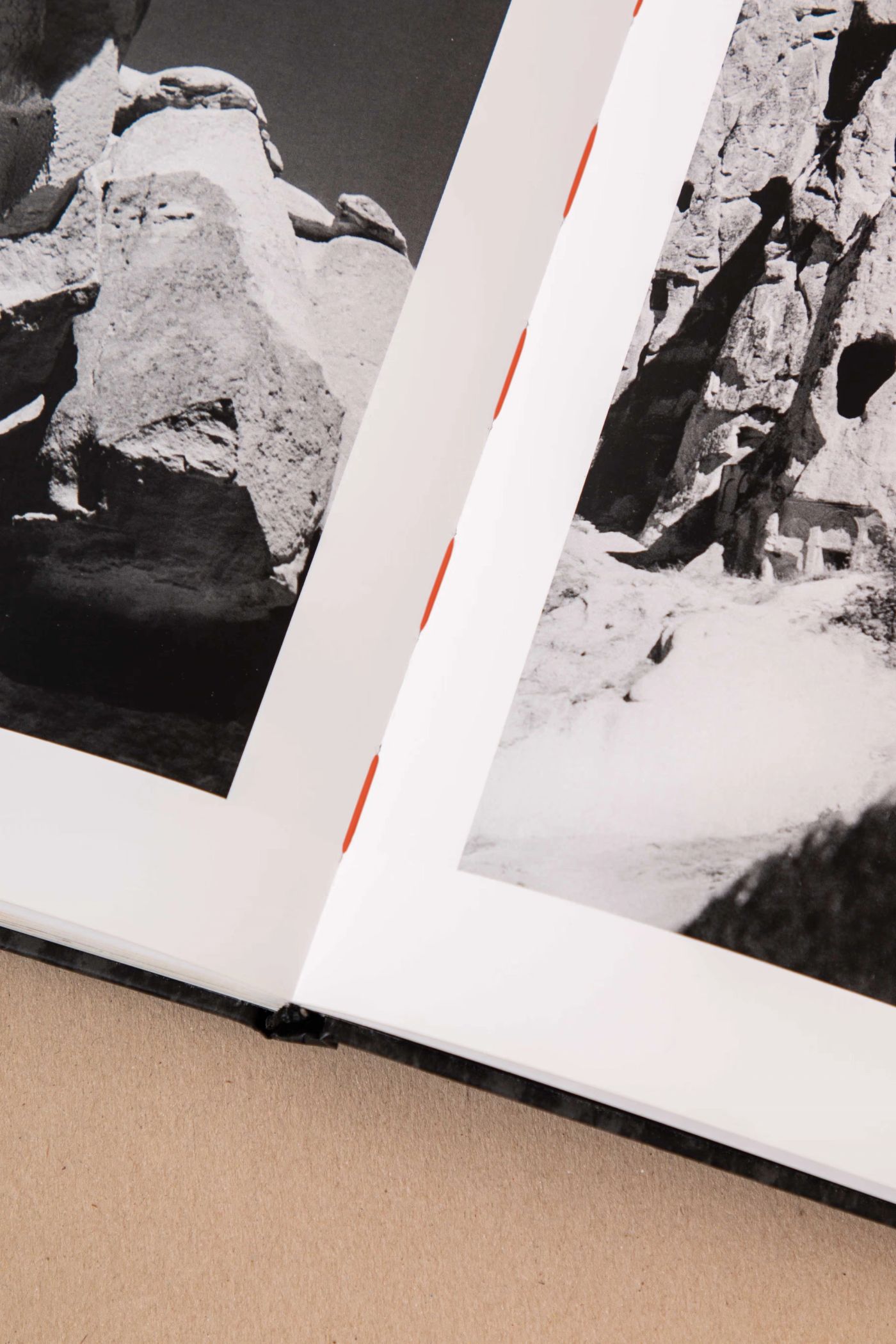 Schweizer Broschuren mit offener Fadenheftung