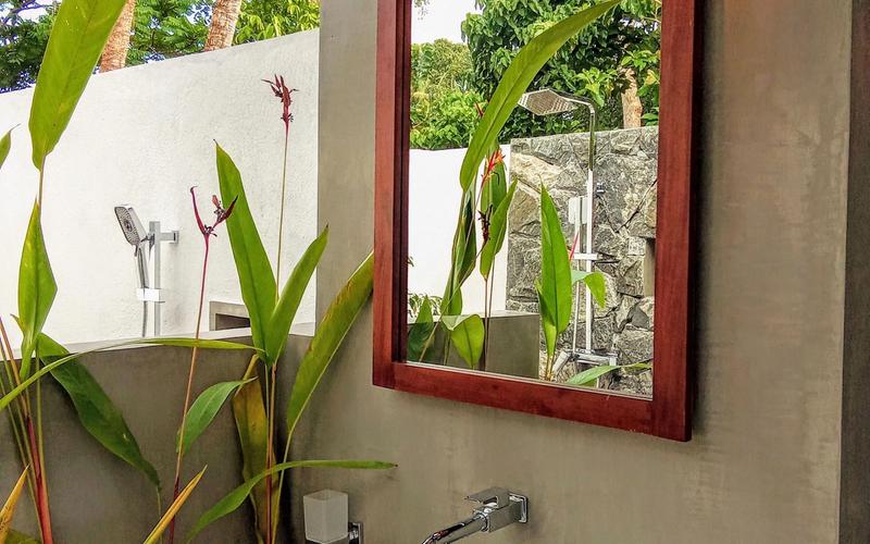 Lotus Court Villa – Outdoor Bathroom A beautifully designed open-air bathroom where modern comfort blends seamlessly with nature.