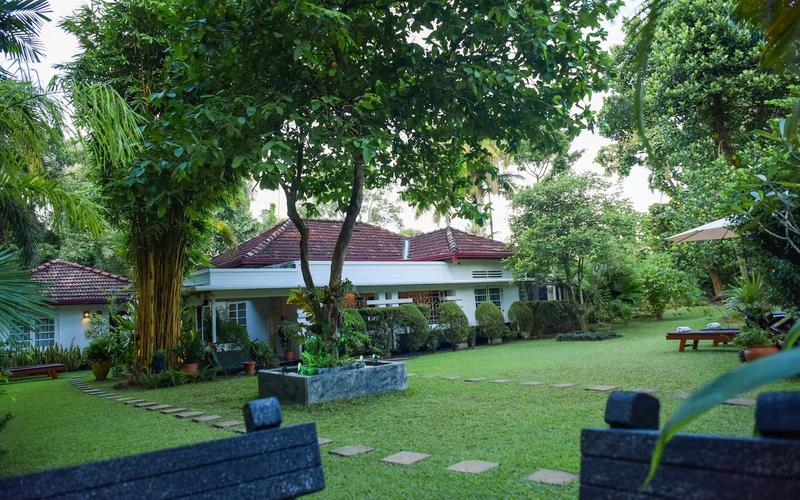 On the ocean edge of Sri Lanka's sparkling southern coast, Subhasha stands at the gateway to a world of modern tropical delight.