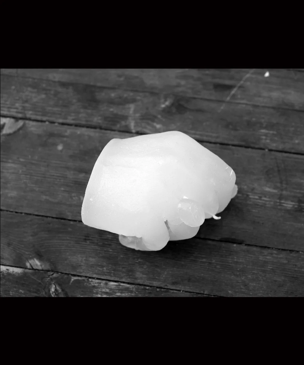 hand-ring candle, wax. 16x11x8