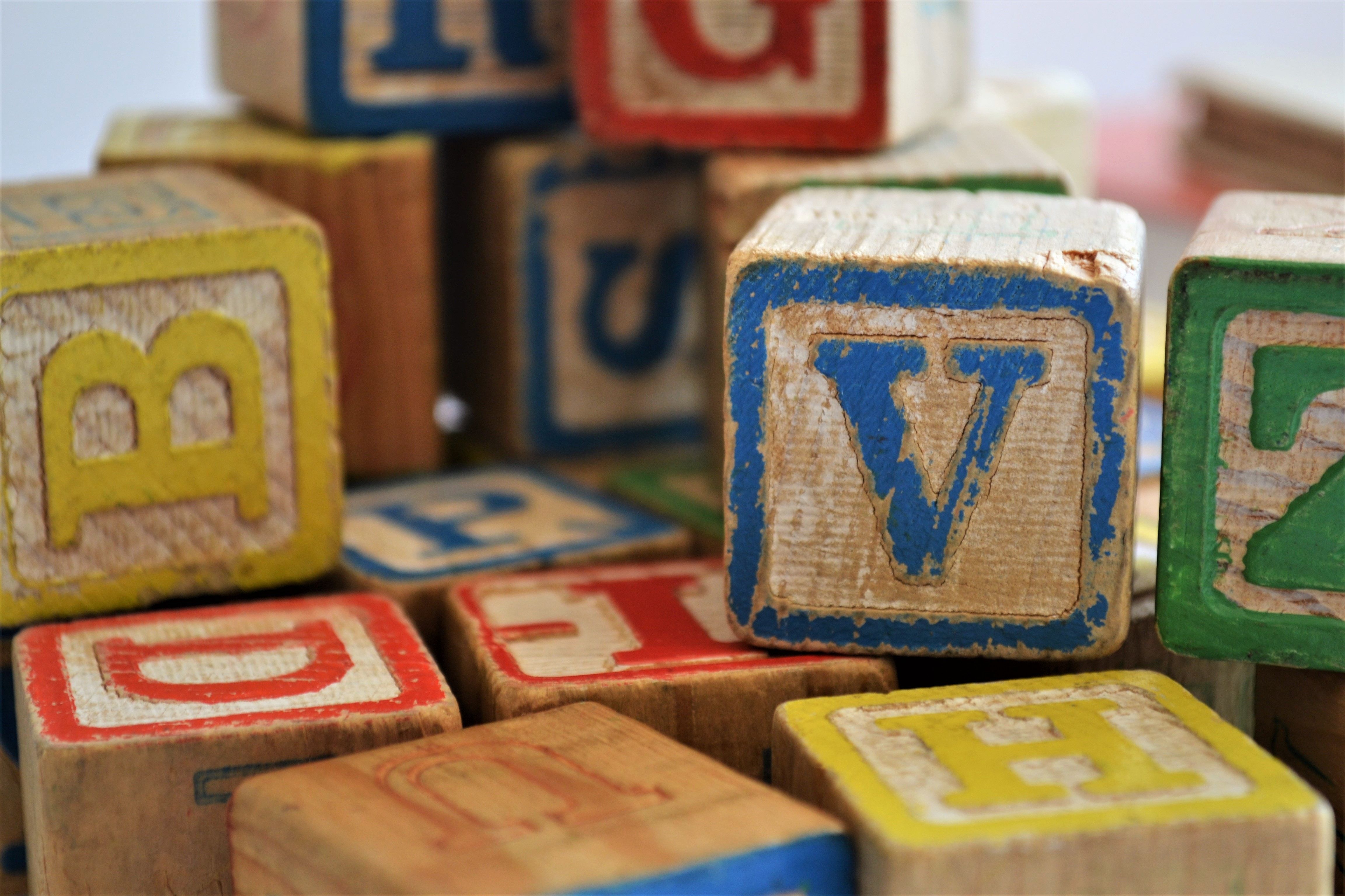 Building blocks with differently colored letters