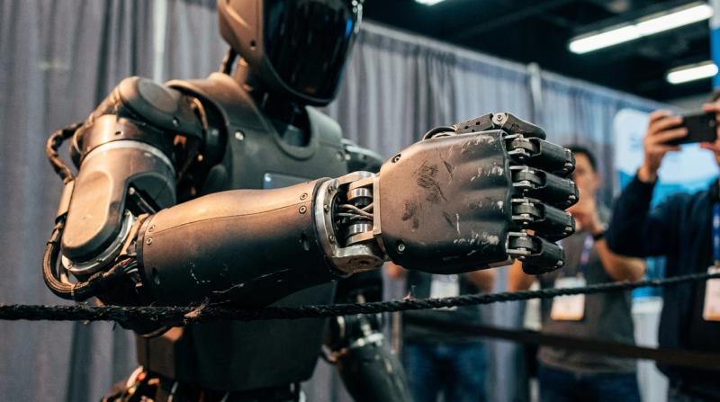 Le compagnie aeree statunitensi vietano i robot umanoidi sui voli a causa di crescenti preoccupazioni per la sicurezza