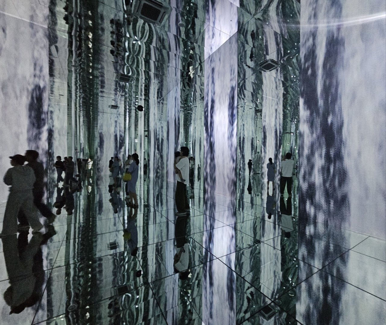 WATERFALL INFINITE Arte Museum