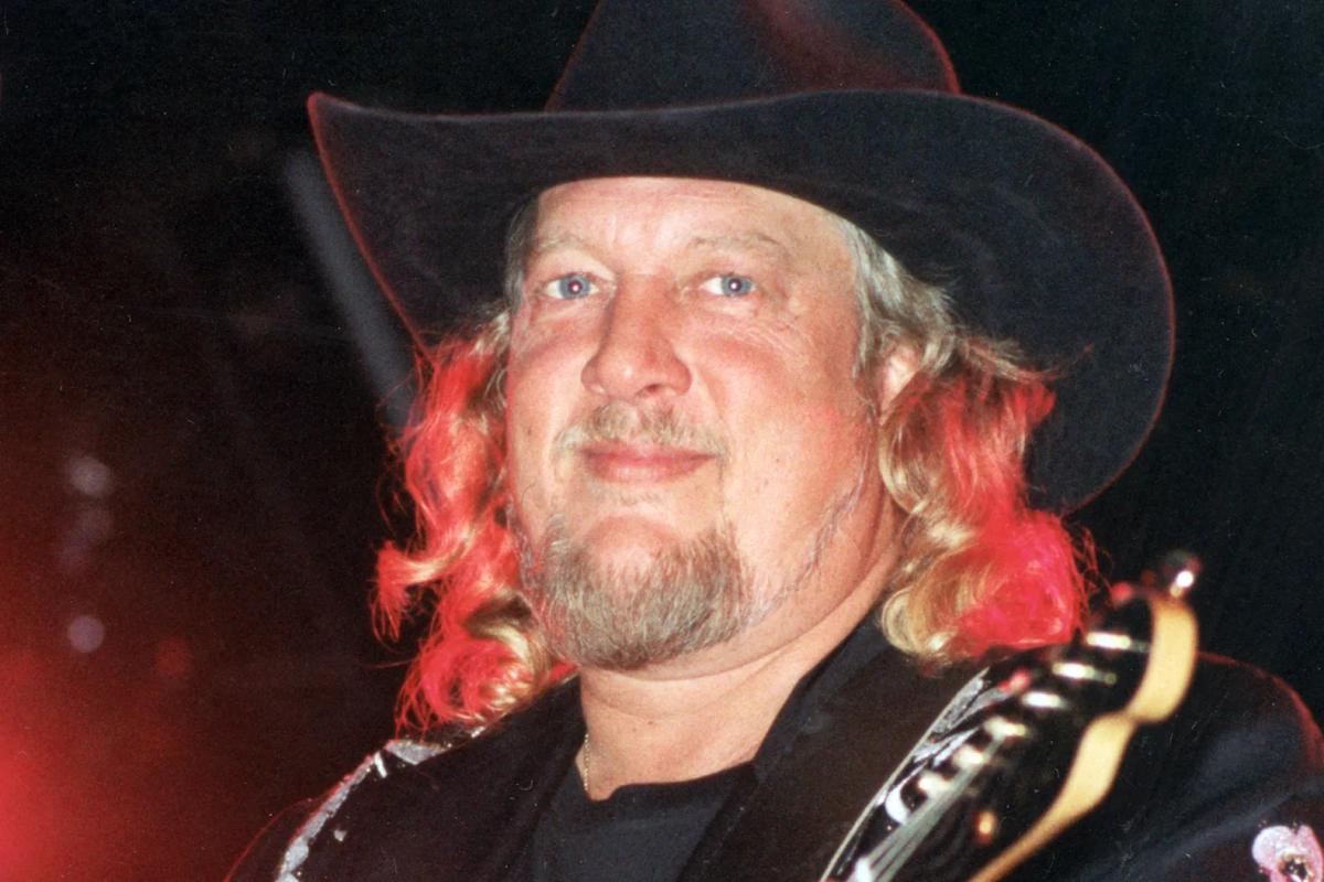 John Anderson’s hits include songs like “Swingin’,” “Straight Tequila Night,” and “Seminole Wind.”