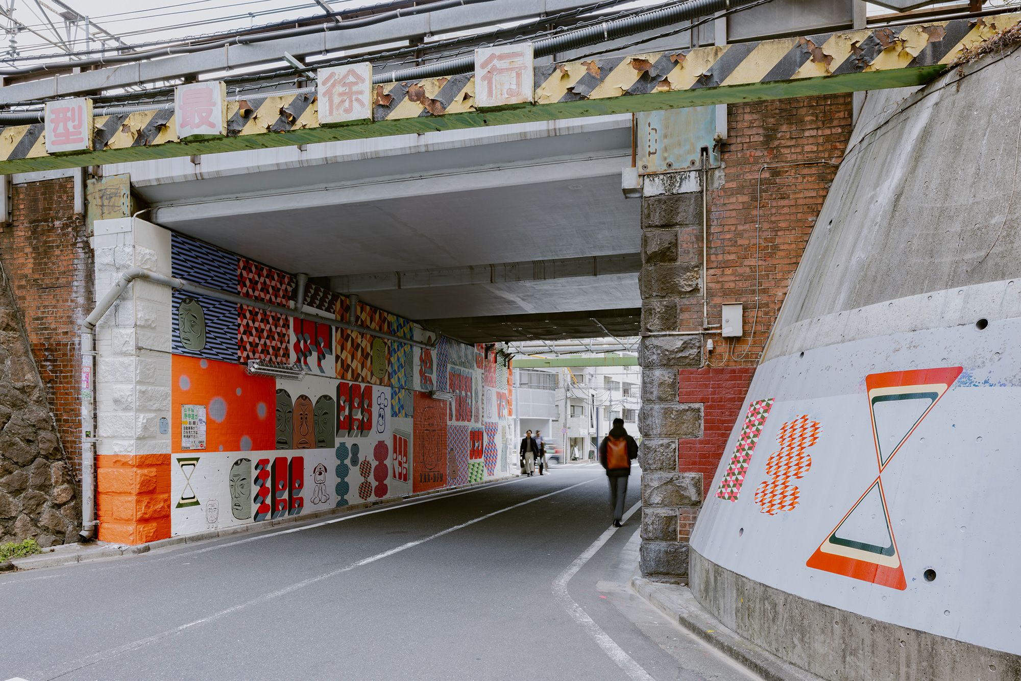 Barry McGee - Untitled → Ebisu Garden Place | Shibuya Arrow