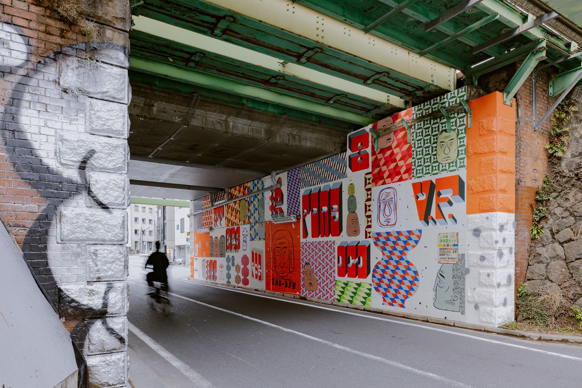 Barry McGee - Untitled → Ebisu Garden Place | Shibuya Arrow