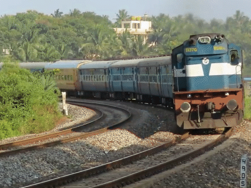 मुंबई-जयपुर सुपरफास्ट समेत दो ट्रेन रद्द: भारी बारिश के कारण बदला रूट; जानिए- किन ट्रेनों पर पड़ा असर - Jaipur News