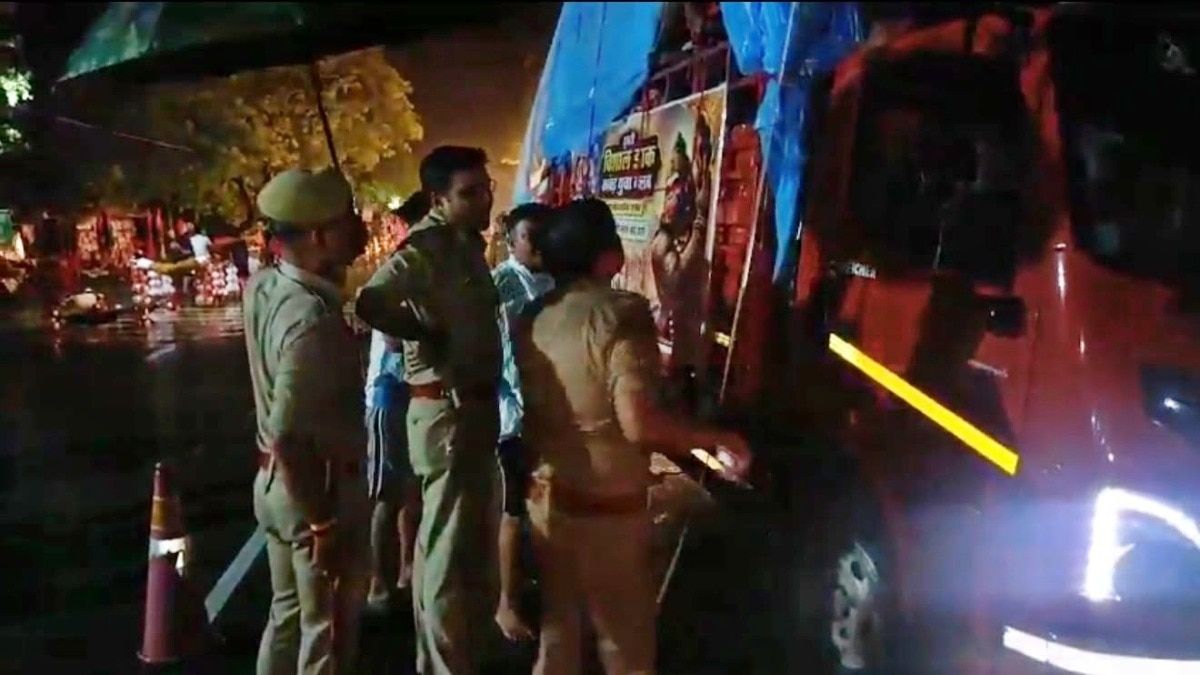 सहारनपुर में इंचीटेप लेकर सड़कों पर उतरी पुलिस, बारिश के बीच नपे डीजे, 12 फीट से ऊंचे कांवड़ वाहनों पर ब्रेक