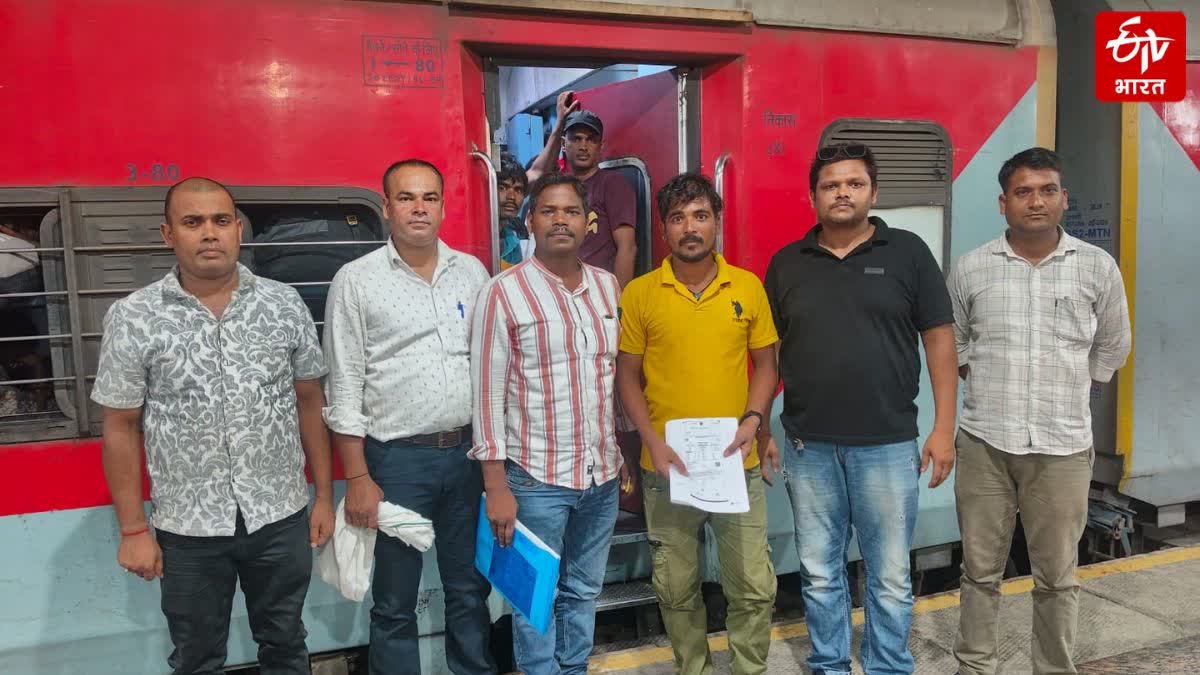 तीर्थयात्रियों के साथ धोखा विवश करने वाले टिकट दलालों के खिलाफ अभियान