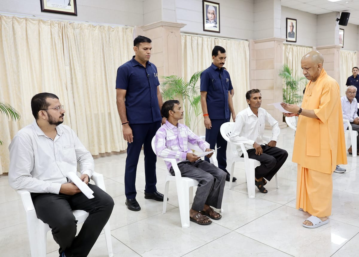 यूपी: जनता दर्शन में बोले सीएम योगी-जनसमस्याओं के निस्तारण में शिथिलता बर्दाश्त नहीं, पुलिस की जवाबदेही तय हो