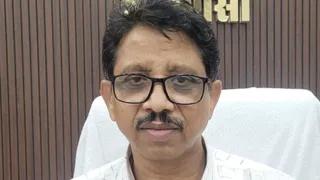 जनता की शिकायतों की अनदेखी पड़ी भारी, वाराणसी के पूर्व सीएमओ निलंबित; शासन ने की कार्रवाई
 - varanasi excmo suspended over negligence poor services
